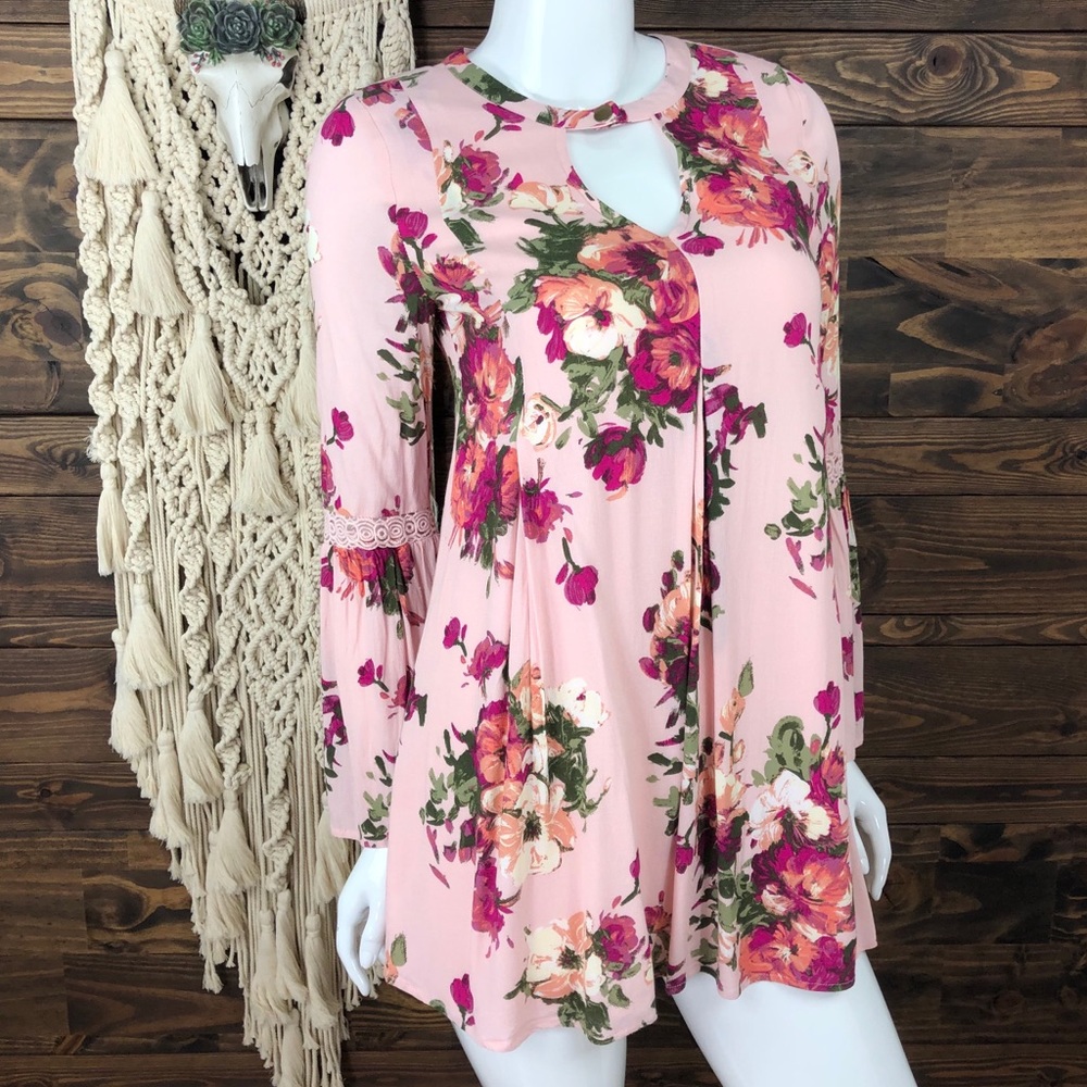 Altard State | Floral Keyhole Lace Swing DressBell Sleeves